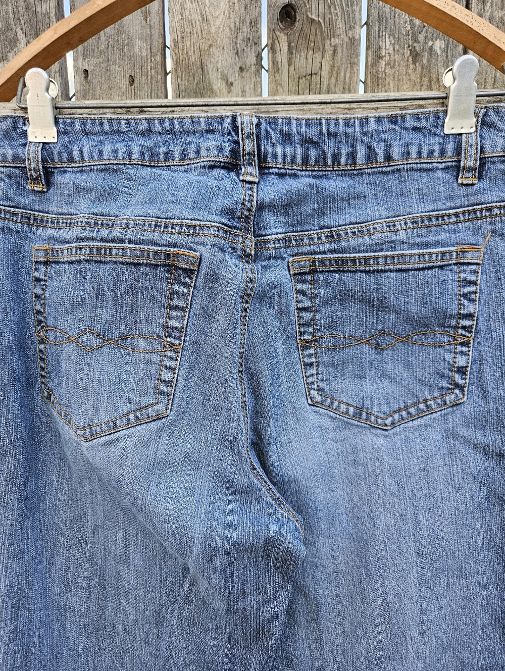 Classic Women's Blue Jeans - Comfortable Everyday Fit Size 8 - Picture 11 of 12